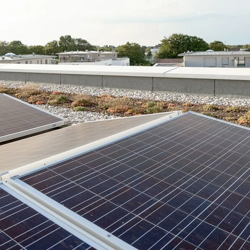 Photovoltaik-Elemente auf Dach