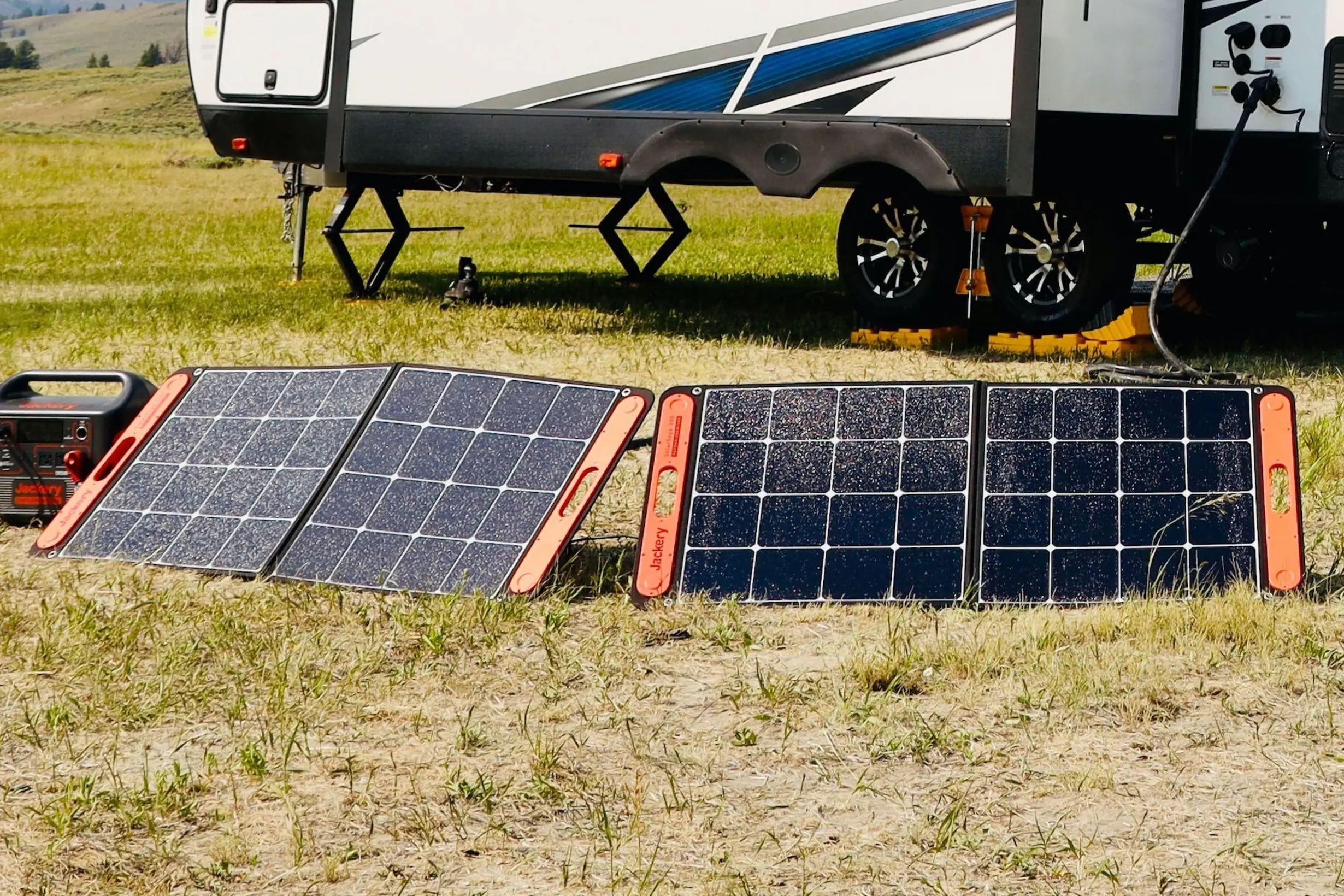 Solar-Panel vor Wohnmobil
