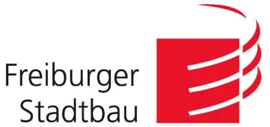 Freiburger Stadtbau Logo: Schwarzer Text neben einem roten Quadrat mit weißen geschwungenen Linien.